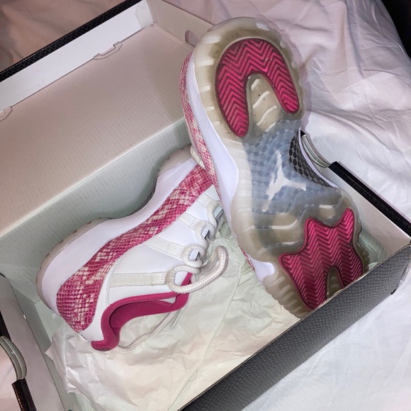 Pink Jordan snakeskin - Picture 4 of 5